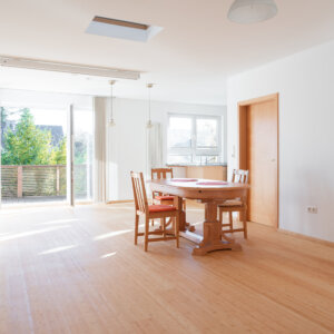 Im Bruchkampe 8D, Fast wie ein Haus – Energieeffiziente Maisonettewohnung mit Atelier, großem Balkon & Garage.