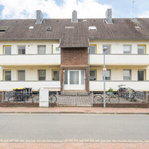 Alternative view of Im Bultfeld 58/59, Mehrfamilienhaus bei Hannover mit 10 Wohnungen, 4 Garagen und Ausbaupotenzial.