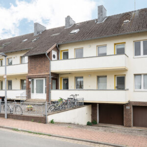 Im Bultfeld 58/59, Mehrfamilienhaus bei Hannover mit 10 Wohnungen, 4 Garagen und Ausbaupotenzial.